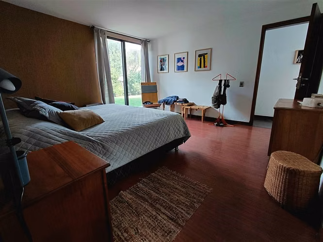 Casa en venta de 4 dorm. en La Dehesa exclusivo condominio