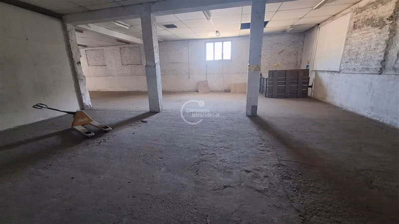 Industrial arriendi Q. Normal bodegas hormigón, oficinas FM