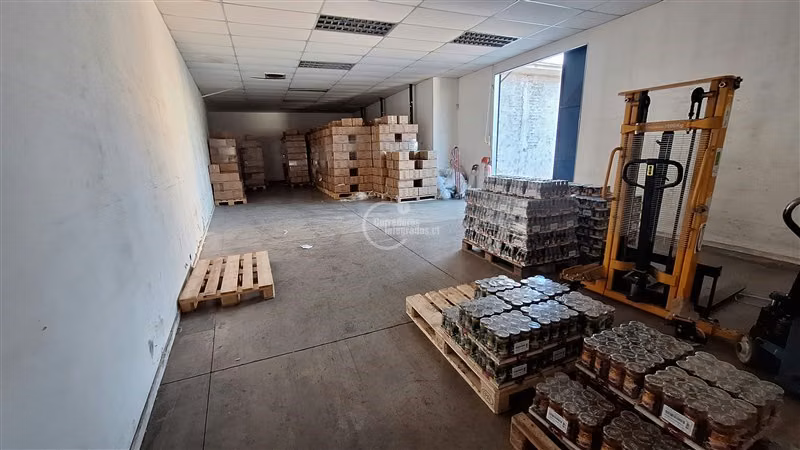 Industrial arriendi Q. Normal bodegas hormigón, oficinas FM