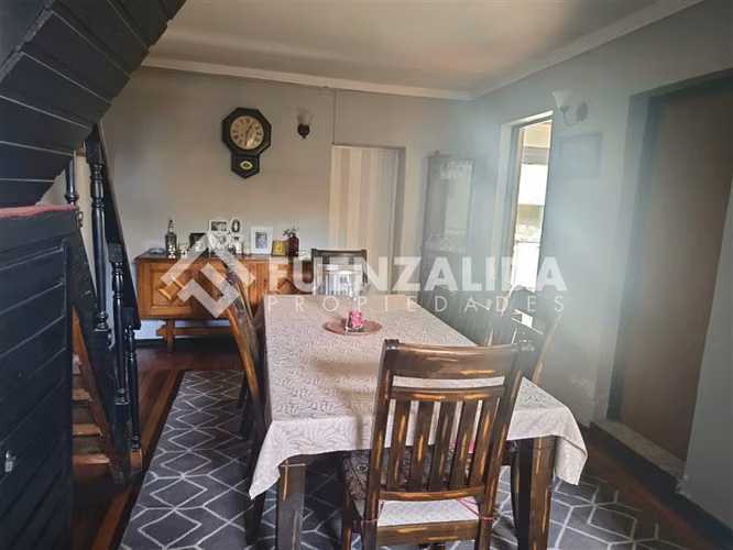 Venta Casa Independencia 7 dormitorio. 3 baños