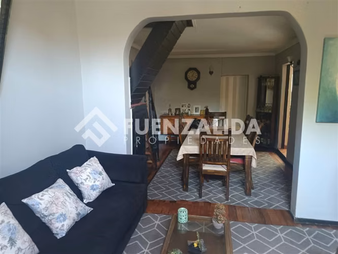 Venta Casa Independencia 7 dormitorio. 3 baños