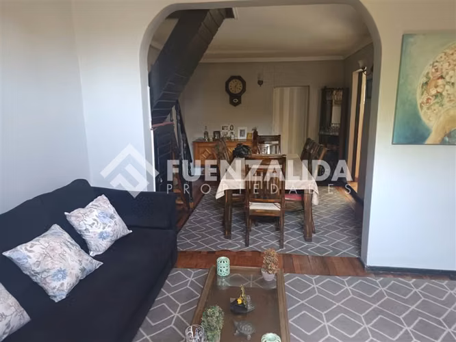 Venta Casa Independencia 7 dormitorio. 3 baños