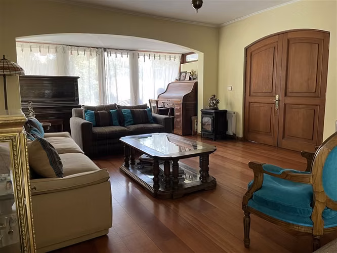 Casa en venta de 5 dorm. en Las Condes