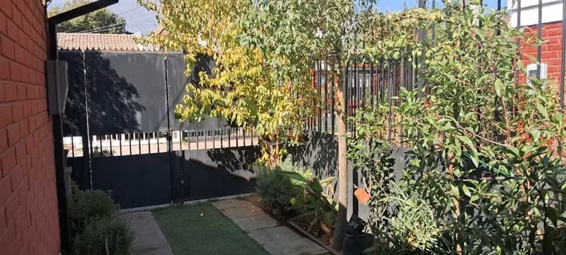 Casa en venta de 2 dorm. en Peñalolén