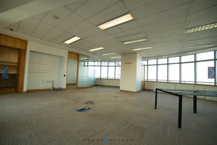 Arriendo OFICINA en Edificio Partio Birmann en Las Condes