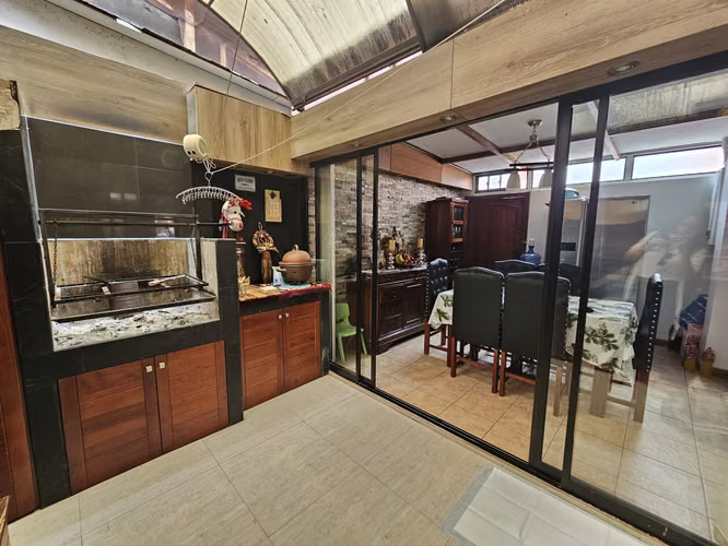 Acogedora casa en Venta en condominio cerrado