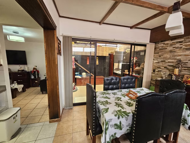 Acogedora casa en Venta en condominio cerrado