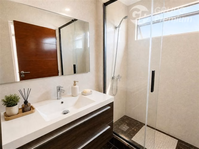 VENDO PARCELA CON MODERNA CASA, AMPLIOS ESPACIOS, TAMBILLLOS - Imagen 11