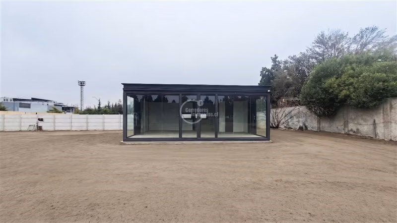 Sitio de 1.103M2 en arriendo en La Dehesa