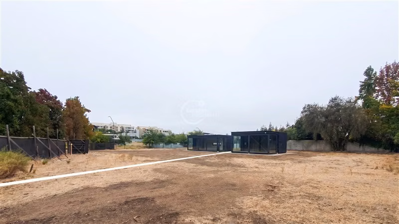 Sitio de 1.103M2 en arriendo en La Dehesa