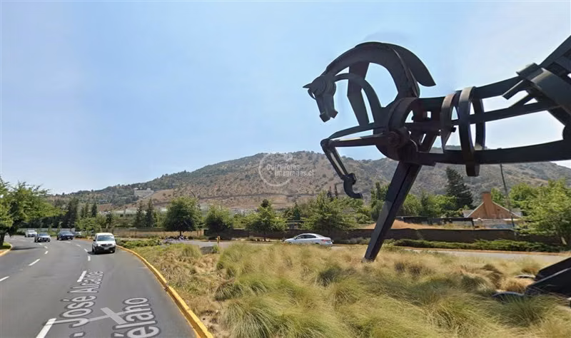 Terreno Construcción de 1.101M2 en arriendo en La Dehesa