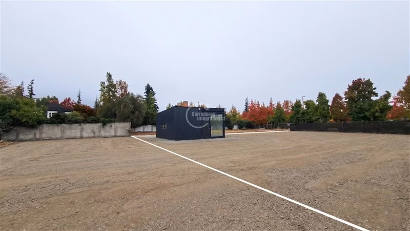Sitio de 1.101M2 en arriendo en La Dehesa