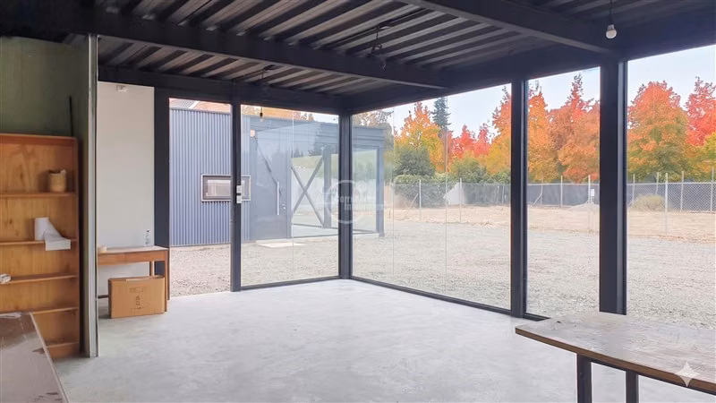 Sitio de 1.086M2 en arriendo en La Dehesa