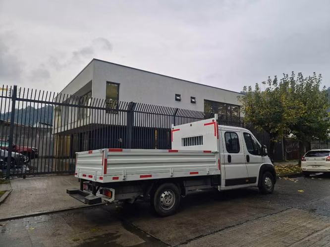 Peugeot boxer doble cabina año 2023 full - Imagen 3