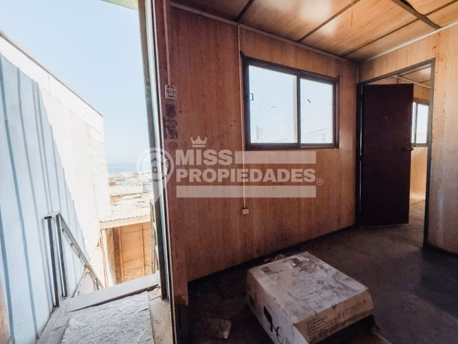 VENDE CASA CON LOCAL COMERCIAL