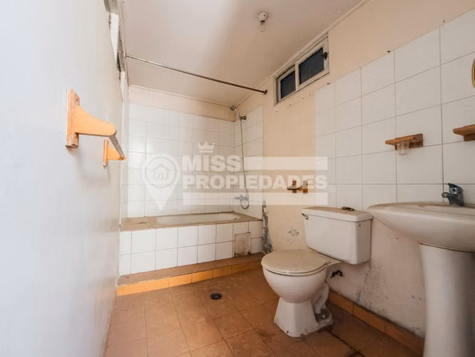 VENDE CASA CON LOCAL COMERCIAL