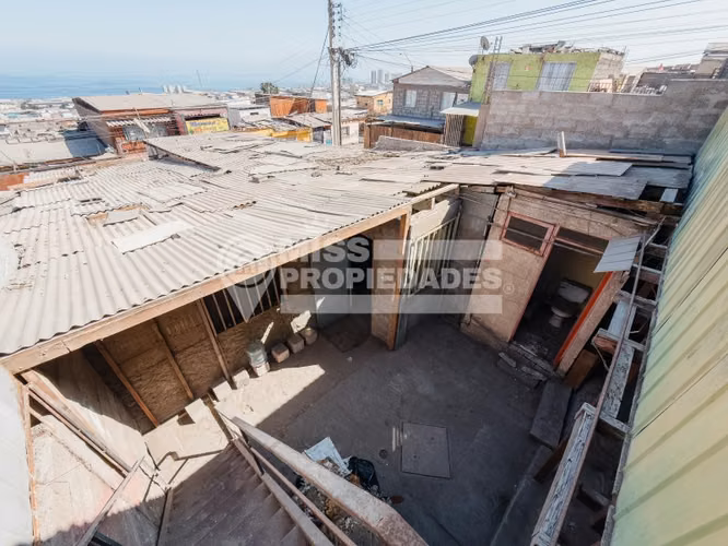 VENDE CASA CON LOCAL COMERCIAL