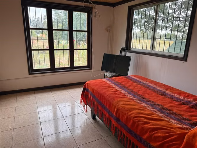 Se vende parcela 7.430 m2 con casa en Pelarco