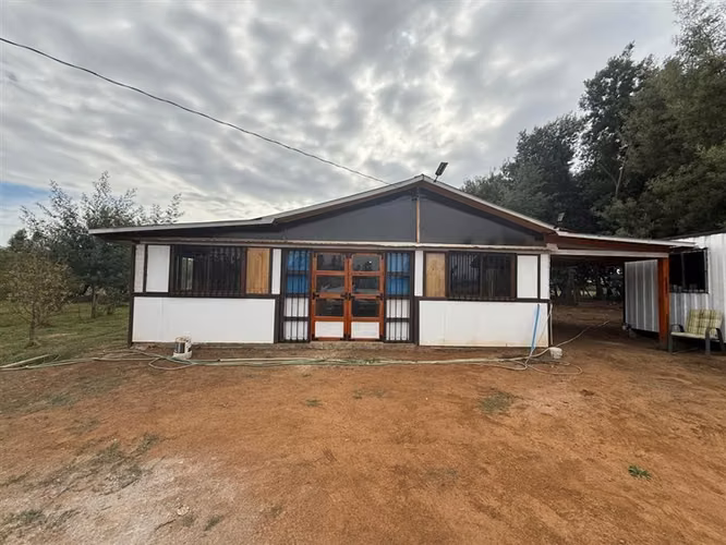 Se vende parcela 7.430 m2 con casa en Pelarco