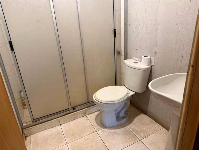 Se vende parcela 7.430 m2 con casa en Pelarco