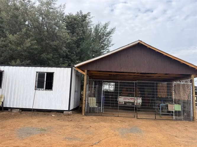 Se vende parcela 7.430 m2 con casa en Pelarco