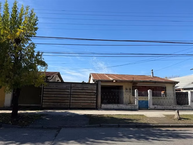 Se vende sitio urbano 1.020 m2 con 5 construcciones en Talca