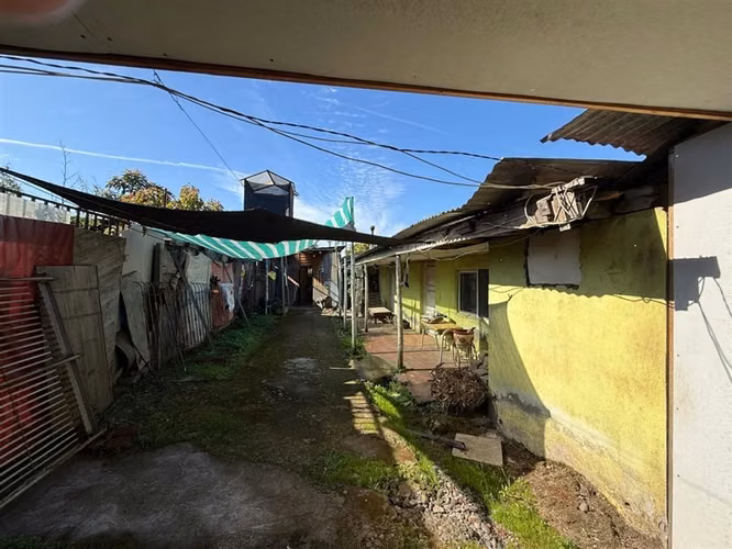 Se vende sitio urbano 1.020 m2 con 5 construcciones en Talca
