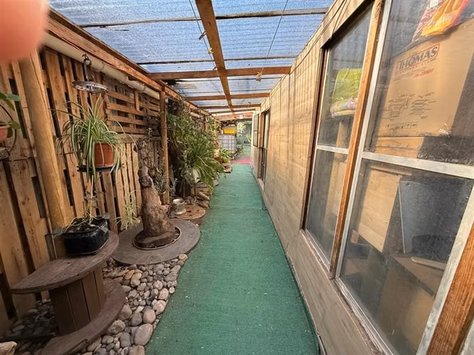 Se vende sitio urbano 1.020 m2 con 5 construcciones en Talca