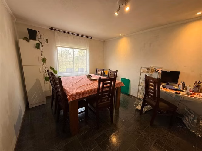 Se vende parcela con 2 casas independientes en Pelarco