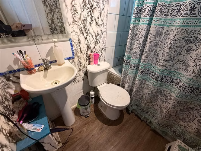 Se vende parcela con 2 casas independientes en Pelarco