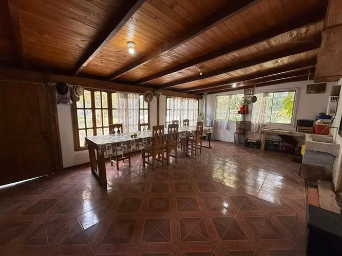 Se vende parcela con 2 casas independientes en Pelarco