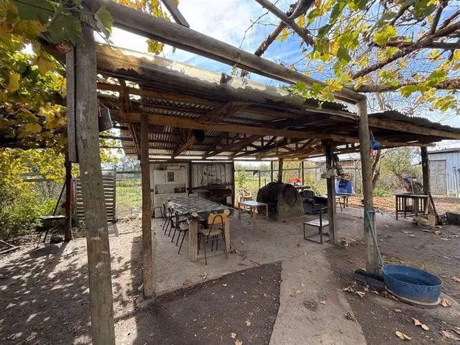 Se vende parcela con 2 casas independientes en Pelarco
