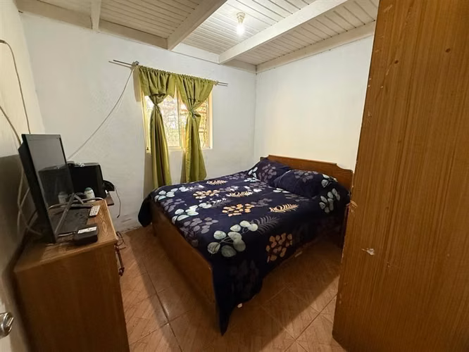 Se vende parcela con 2 casas independientes en Pelarco