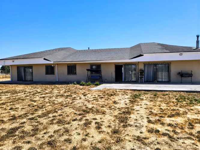 Se vende parcela 5000 m2 con casa 315 m2 en Pelarco