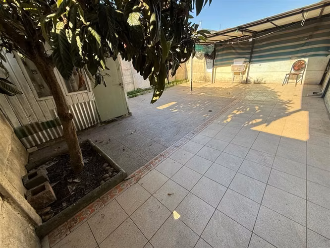 Casa en venta de 4 dorm.1 baño, en Talca