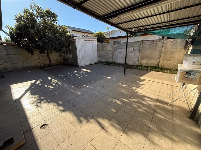 Casa en venta de 4 dorm.1 baño, en Talca