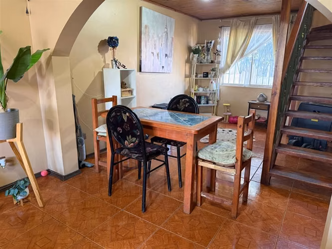 Casa en venta de 4 dorm.1 baño, en Talca