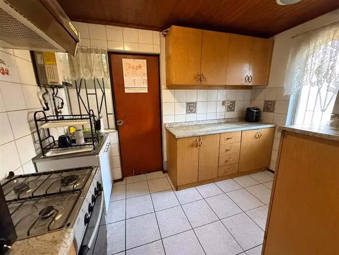 Casa en venta de 4 dorm.1 baño, en Talca