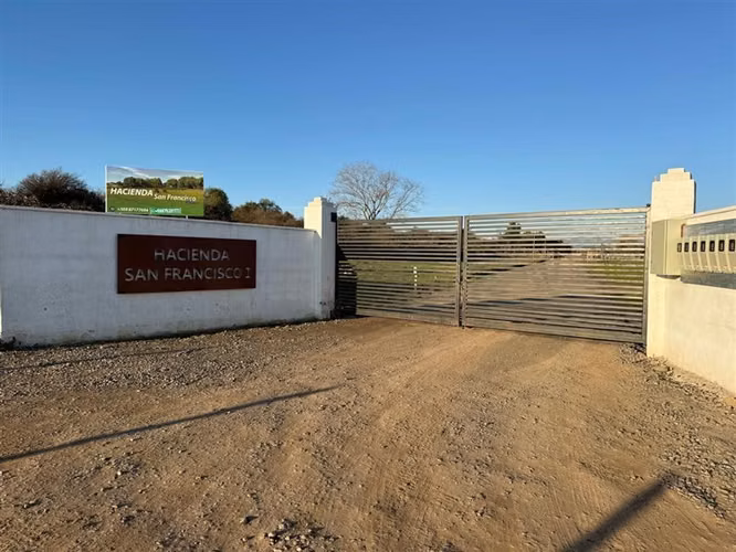 Se vende parcela con casa regularizada,San Francisco Pelarco