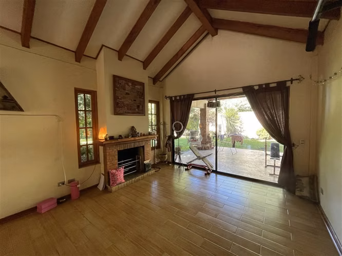 Preciosa casa en venta de 5 dorm. en Linares