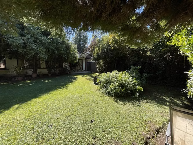Preciosa casa en venta de 5 dorm. en Linares