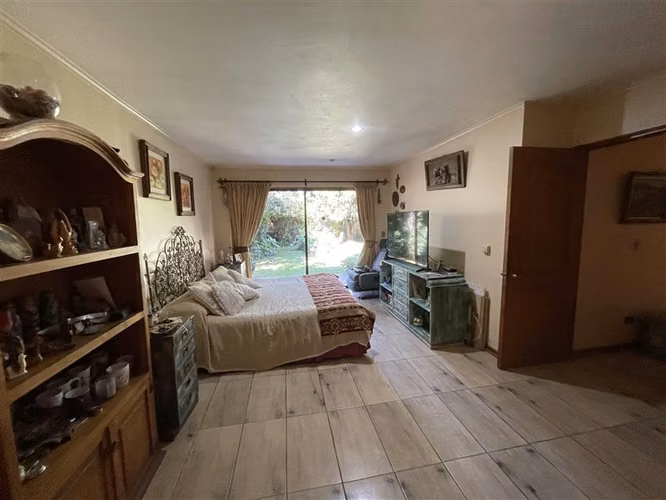 Preciosa casa en venta de 5 dorm. en Linares
