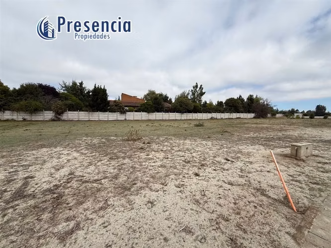 se vende Exclusiva parcela en condominio consolidado - Imagen 3