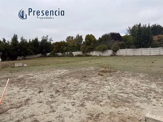 se vende Exclusiva parcela en condominio consolidado