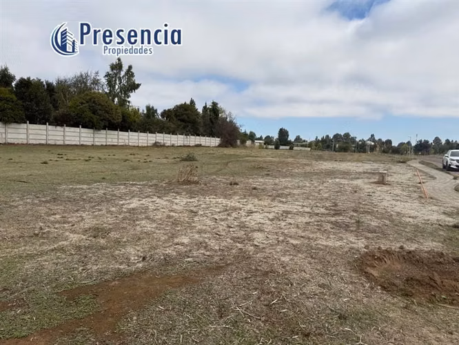 se vende Exclusiva parcela en condominio consolidado