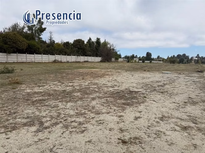 se vende Exclusiva parcela en condominio consolidado