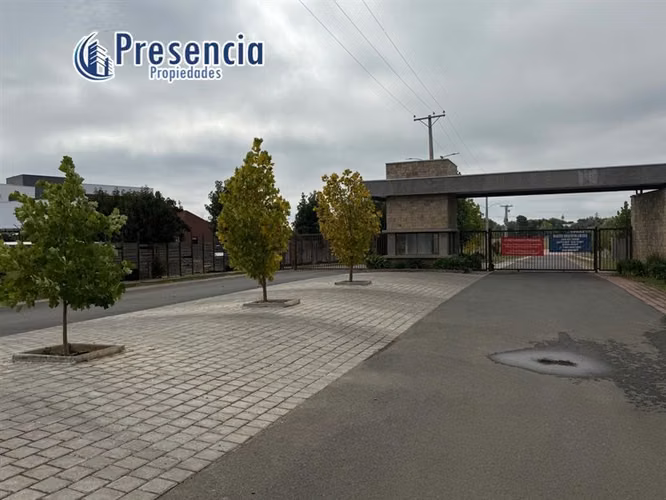 se vende Exclusiva parcela en condominio consolidado