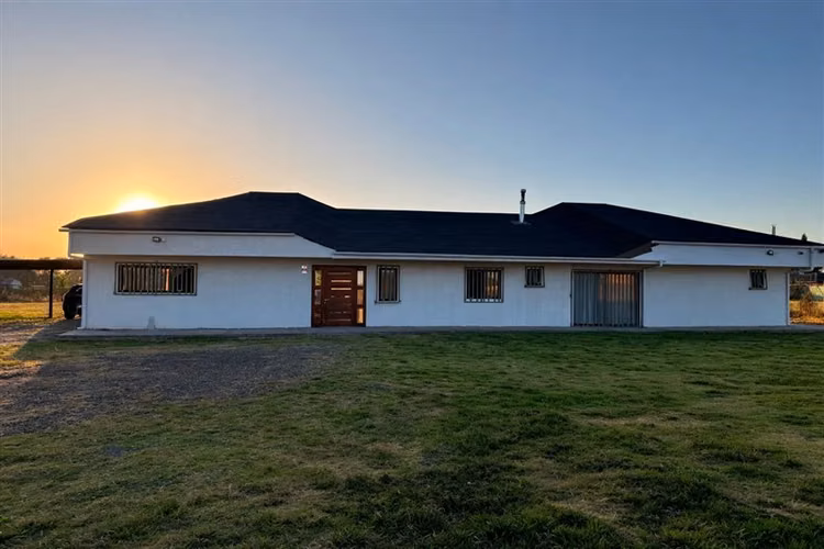 Gran casa en loteo San Zoilo, 5 dorm, 3 baños, Pelarco