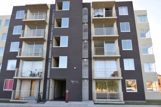 Se vende excelente depto. en condominio Jardín las Rastras