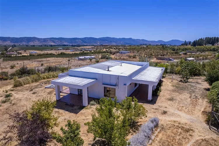 Casa en parcela de 5000 mt2 en Pencahue